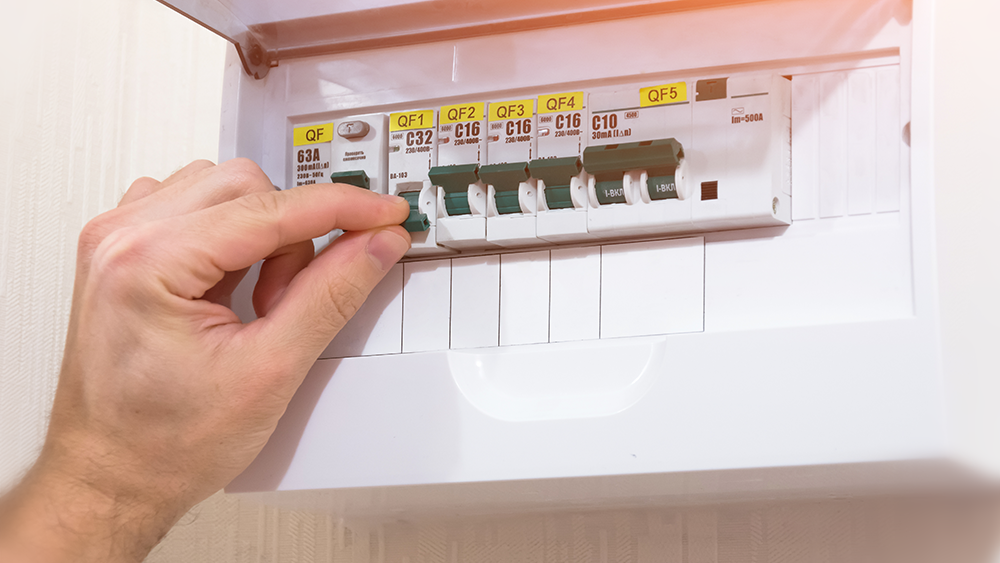 man hand checking the capacity of the circuit breaker 