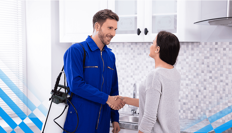 contractor and client shaking hands to close the deal for pest control home inspection